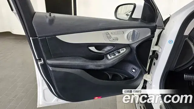 Mercedes-Benz GLC-Class 2019 — Photo 27/34