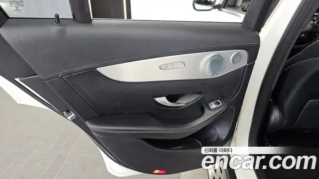 Mercedes-Benz GLC-Class 2019 — Photo 24/34