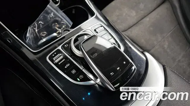 Mercedes-Benz GLC-Class 2019 — Photo 10/34