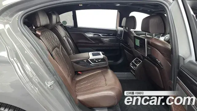 BMW 7 Series 2020 — Photo 12/20