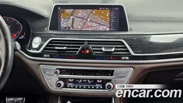 BMW 7 Series 2020 — Photo 14/20