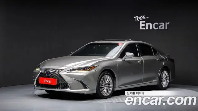 Lexus ES300h 2021 — Photo 26/37