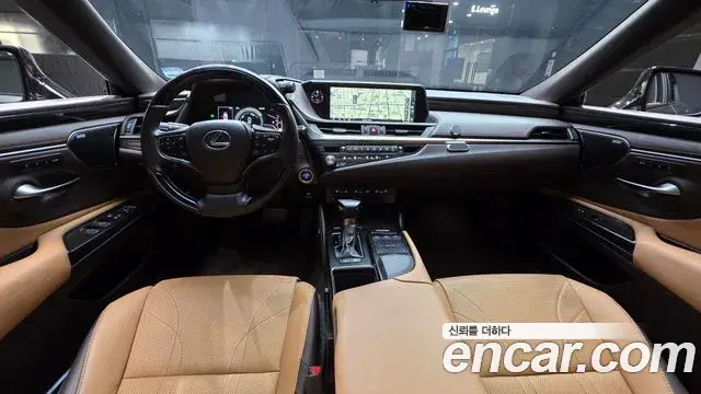 Lexus ES300h 2021 — Photo 25/37