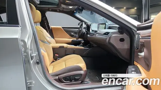 Lexus ES300h 2021 — Photo 35/37