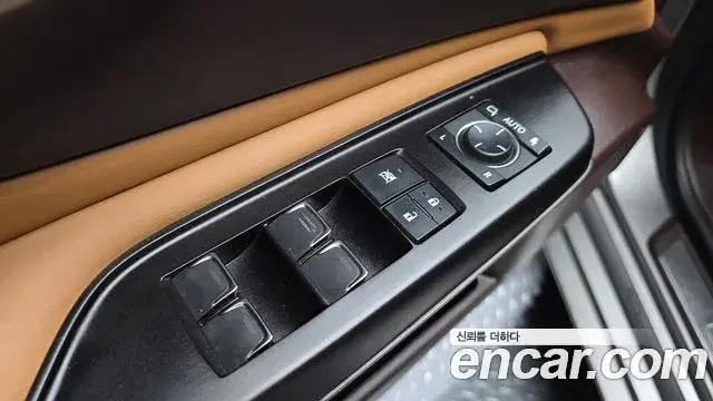 Lexus ES300h 2021 — Photo 19/37