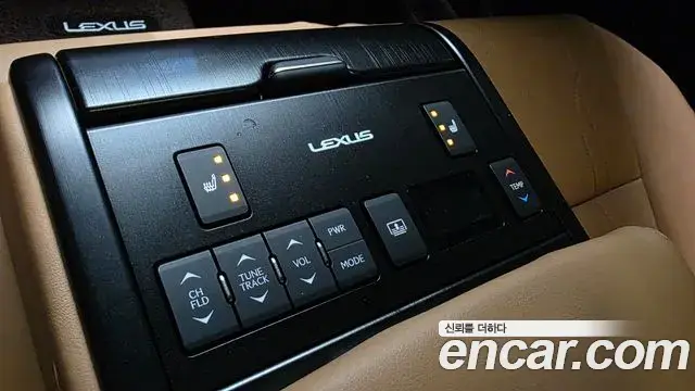 Lexus ES300h 2021 — Photo 24/37