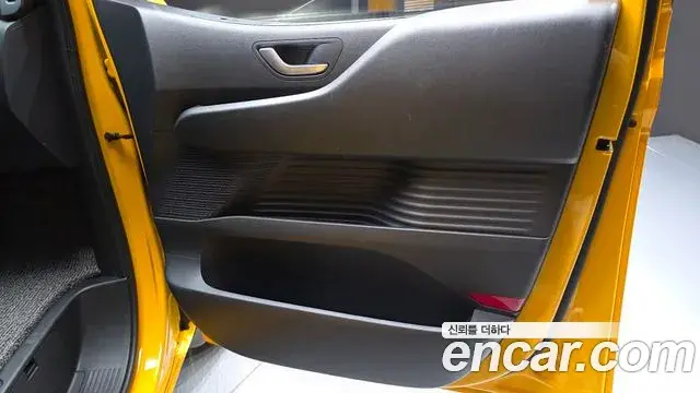 Hyundai Staria 2025 — Photo 18/34