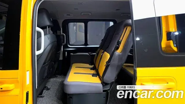 Hyundai Staria 2025 — Photo 19/34