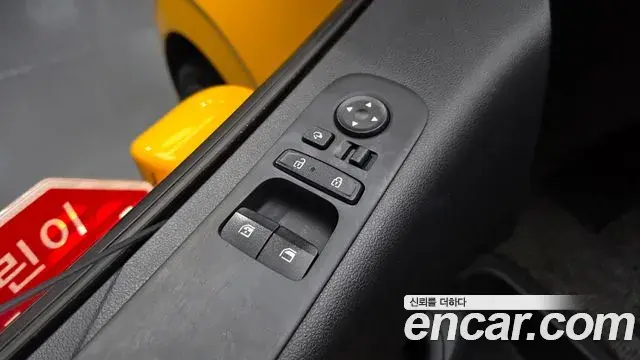 Hyundai Staria 2025 — Photo 2/34