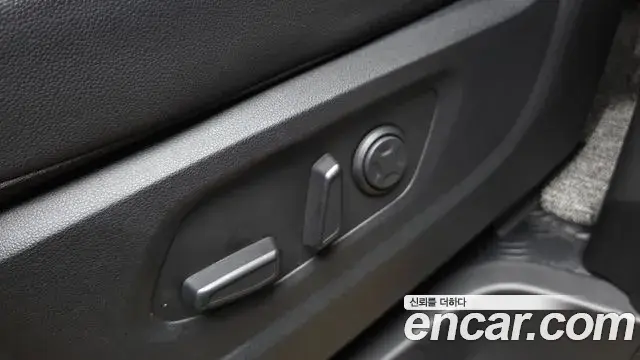 Hyundai Staria 2025 — Photo 24/34