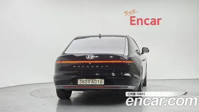 Hyundai Grandeur Hybrid 2023 — Photo 7/20
