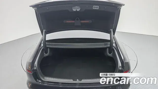 Hyundai Grandeur Hybrid 2023 — Photo 6/20