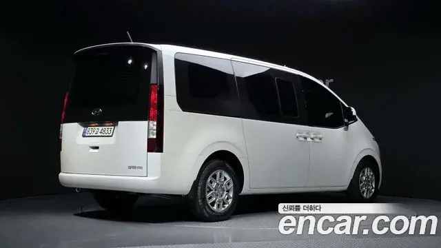 Hyundai Staria 2023 — Фото 2/20