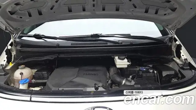 Hyundai Staria 2023 — Фото 6/20