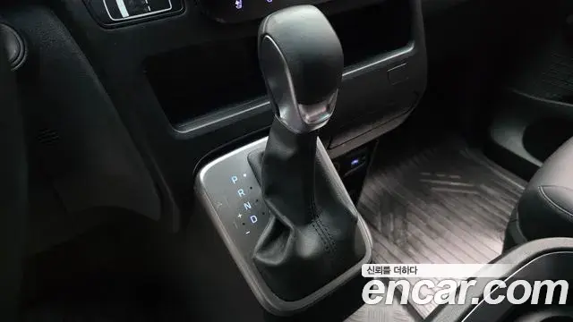 Hyundai Staria 2023 — Фото 9/20