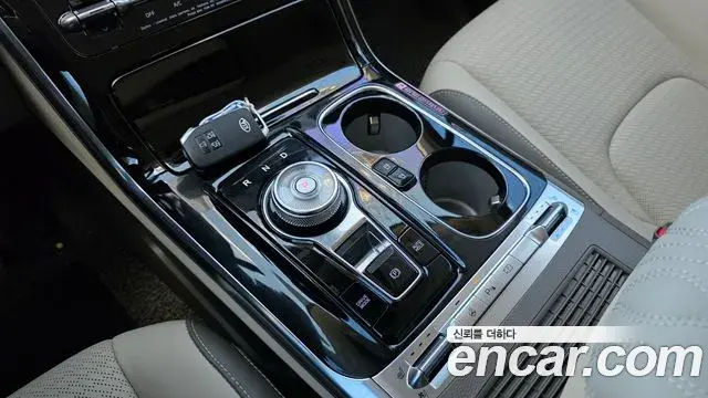 Kia Carnival 2021 — ფოტო 9/20