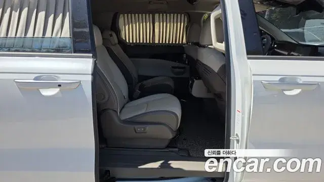 Kia Carnival 2021 — ფოტო 11/20