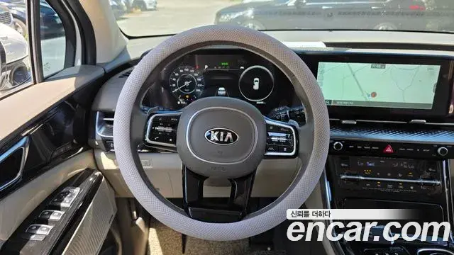 Kia Carnival 2021 — ფოტო 13/20
