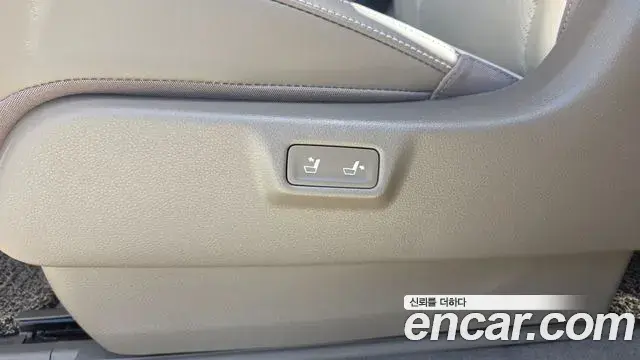Kia Carnival 2021 — ფოტო 15/20