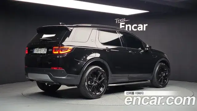 Land Rover Discovery Sport 2023 — Photo 7/20
