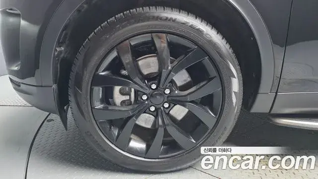 Land Rover Discovery Sport 2023 — Photo 16/20