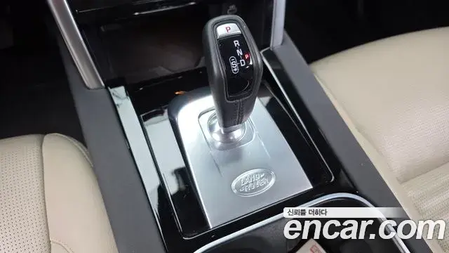 Land Rover Discovery Sport 2023 — Photo 13/20