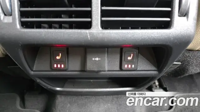 Land Rover Discovery Sport 2023 — Photo 10/20