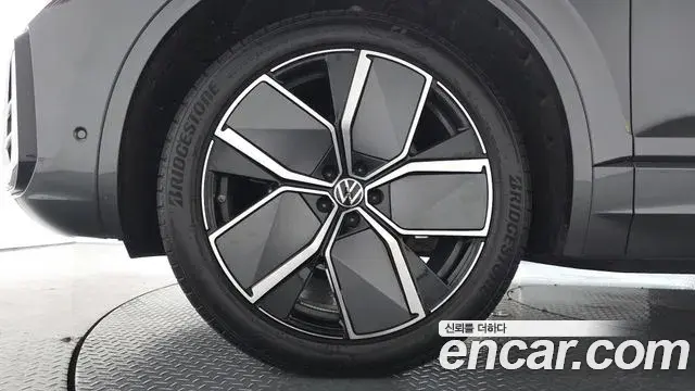 Volkswagen Touareg 2024 — Photo 20/36