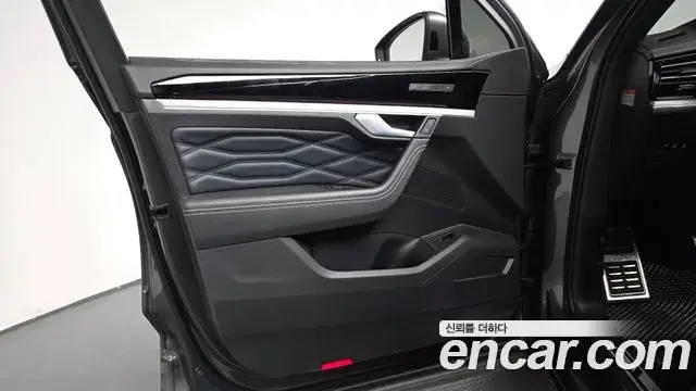 Volkswagen Touareg 2024 — Photo 2/36