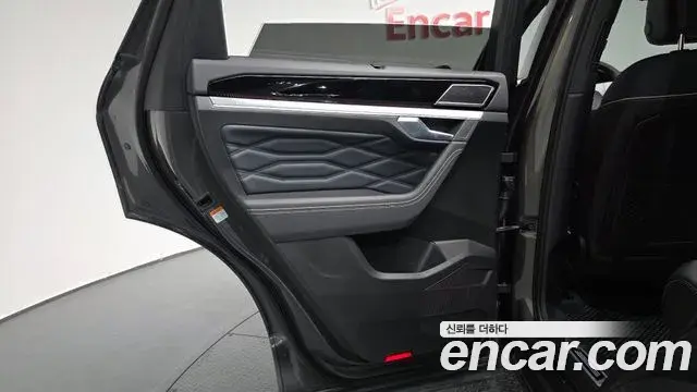 Volkswagen Touareg 2024 — Photo 31/36