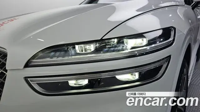 Genesis GV70 2021 — Photo 22/30