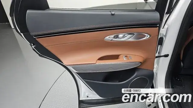 Genesis GV70 2021 — Photo 16/30