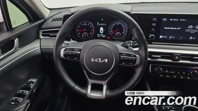 Kia K5 2022 — Şəkil 26/30