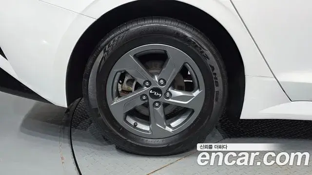 Kia K5 2022 — Şəkil 23/30
