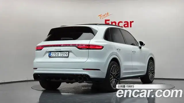 Porsche Cayenne 2019 — Фото 2/20