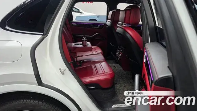 Porsche Cayenne 2019 — Фото 11/20