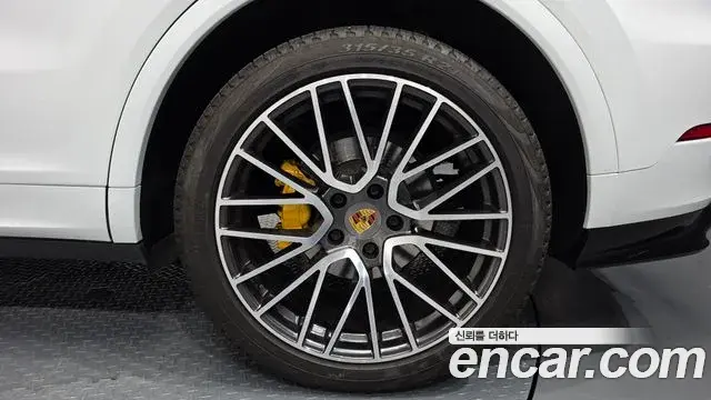 Porsche Cayenne 2019 — Photo 18/37