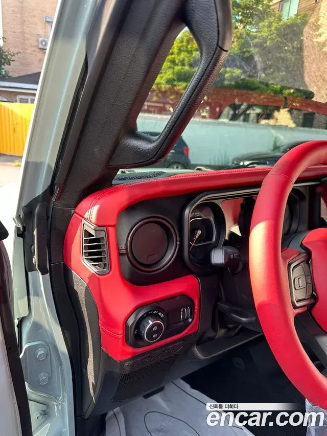 Jeep Wrangler 2024 — Photo 12/17