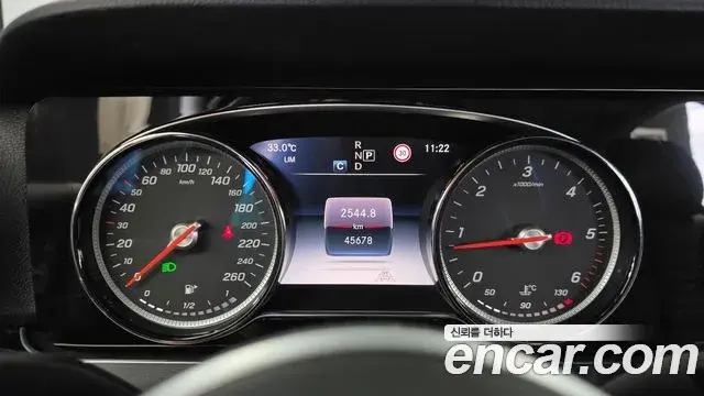 Mercedes-Benz E-Class 2020 — Фото 8/20