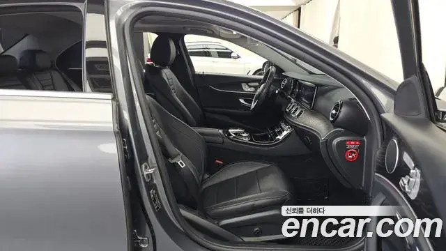 Mercedes-Benz E-Class 2020 — Фото 11/20
