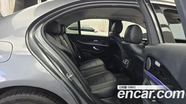 Mercedes-Benz E-Class 2020 — Фото 12/20