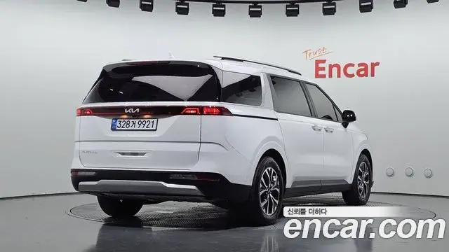 Kia Carnival 2023 — Фото 2/20