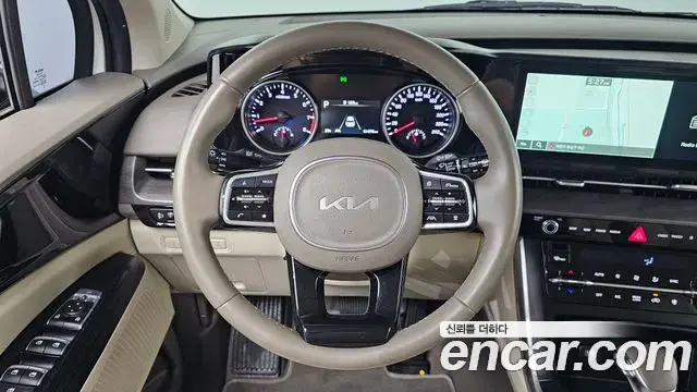 Kia Carnival 2023 — Фото 13/20