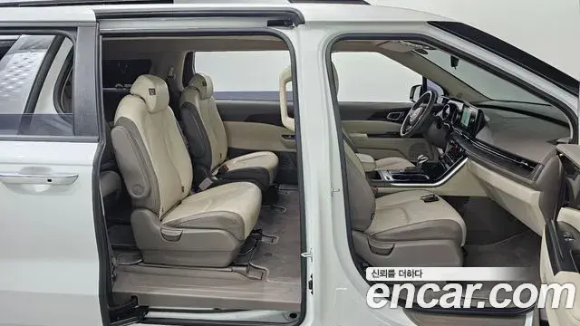 Kia Carnival 2023 — Фото 18/20