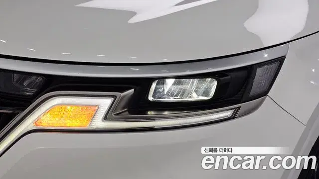 Kia Carnival 2023 — Şəkil 16/31