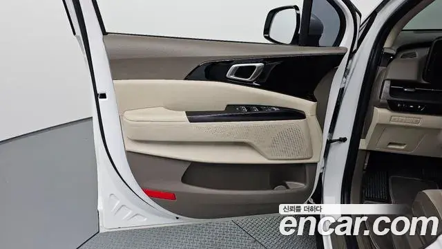 Kia Carnival 2023 — Şəkil 14/31