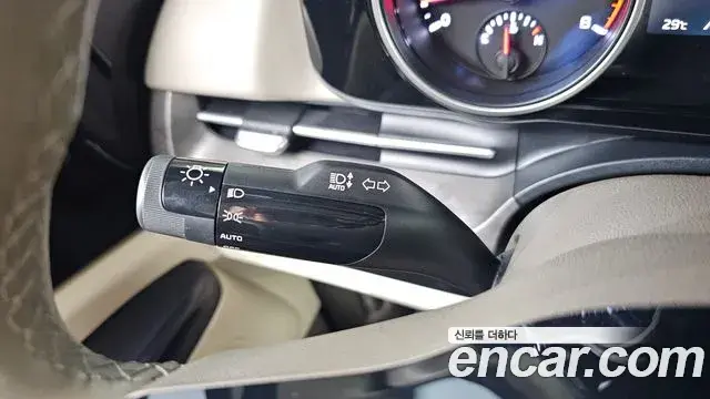 Kia Carnival 2023 — Şəkil 9/31