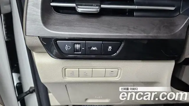 Kia Carnival 2023 — Şəkil 26/31