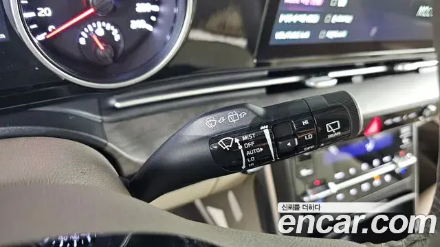 Kia Carnival 2023 — Şəkil 23/31