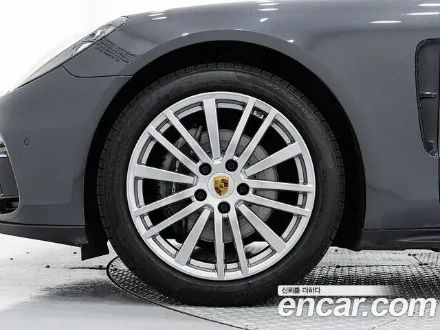 Porsche Panamera 2018 — Photo 17/19